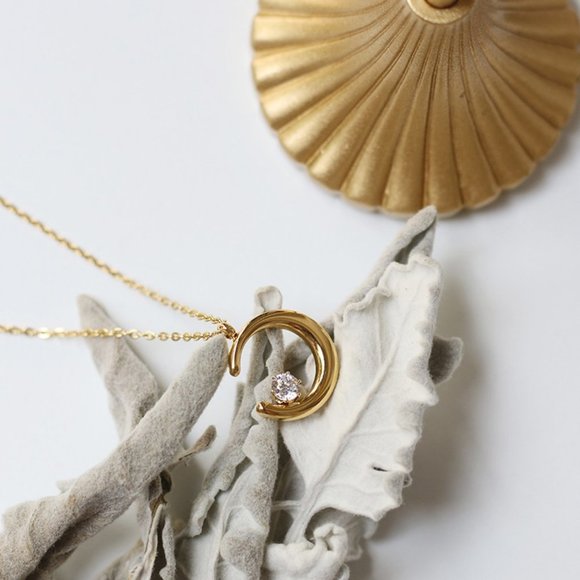 NEW 18K Gold Plated Diamond Crescent Moon Necklace - Picture 3 of 8